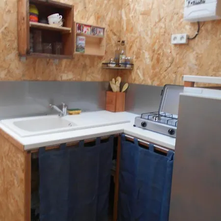 Sous Les Toiles De Pautilou Campismo de Luxo Molles