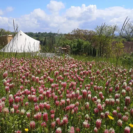 Sous Les Toiles De Pautilou Campismo de Luxo *